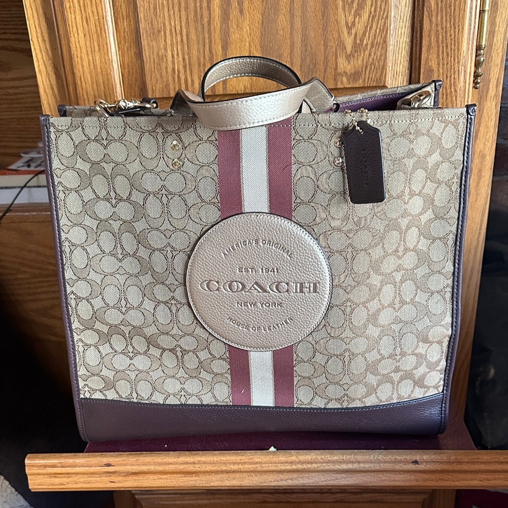 Coach Dempsey Signature Canvas Dempsey Carry All Bag with Hangtag. NWT
